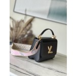 𝐋𝐎𝐔𝐈𝐒 𝐕𝐔𝐈𝐓𝐓𝐎𝐍 M22038 This Twist Medium Bag