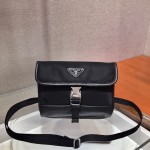 𝐏𝐑𝐀𝐃𝐀𝐀 Mini shape messenger bag