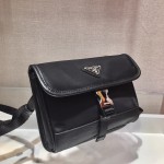 𝐏𝐑𝐀𝐃𝐀𝐀 Mini shape messenger bag