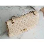 𝐂𝐇𝐀𝐍𝐄𝐋 Classic Flap Italy 🇮🇹 The 𝗚𝗥" Original Lambskin 🐑 Classic Flap Bag Gold Buckle Medium Elegant Light Apricot 🔆