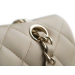 𝐂𝐇𝐀𝐍𝐄𝐋 Classic Flap Italy 🇮🇹 The 𝗚𝗥" Original Lambskin 🐑 Classic Flap Bag Gold Buckle Medium Elegant Light Apricot 🔆