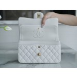 𝐂𝐇𝐀𝐍𝐄𝐋 Classic Flap Italy 🇮🇹 The 𝗚𝗥" Original Lambskin 🐑 Classic Flap Bag Gold Buckle Small ☁ White