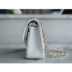 𝐂𝐇𝐀𝐍𝐄𝐋 Classic Flap Italy 🇮🇹 The 𝗚𝗥" Original Lambskin 🐑 Classic Flap Bag Gold Buckle Small ☁ White