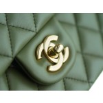 𝐂𝐇𝐀𝐍𝐄𝐋 Classic Flap Italy 🇮🇹 "𝗚𝗥" original lambskin 🐑 classic flap bag gold buckle medium green 🍃