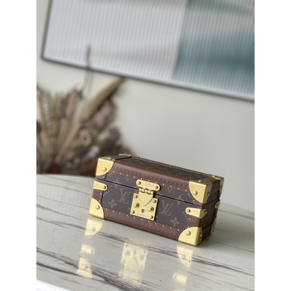 𝐋𝐎𝐔𝐈𝐒 𝐕𝐔𝐈𝐓𝐓𝐎𝐍 M20037 Apricot This jewelry box is decorated with a simple and elegant Monogram canvas bag
