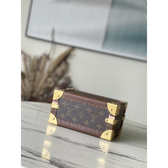 𝐋𝐎𝐔𝐈𝐒 𝐕𝐔𝐈𝐓𝐓𝐎𝐍 M20037 Apricot This jewelry box is decorated with a simple and elegant Monogram canvas bag
