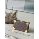 𝐋𝐎𝐔𝐈𝐒 𝐕𝐔𝐈𝐓𝐓𝐎𝐍 M20037 Apricot This jewelry box is decorated with a simple and elegant Monogram canvas bag