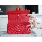 𝐂𝐇𝐀𝐍𝐄𝐋 Classic Flap Italy 🇮🇹 "𝗚𝗥" original lambskin 🐑 classic flap bag gold buckle medium big red