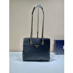 𝐏𝐑𝐀𝐃𝐀 Mid-vintage zipper model