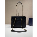 𝐏𝐑𝐀𝐃𝐀 Mid-vintage zipper model