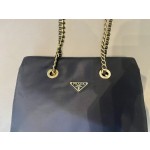 𝐏𝐑𝐀𝐃𝐀 Mid-vintage zipper model