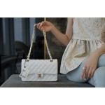 𝐂𝐇𝐀𝐍𝐄𝐋 Classic Flap France 🇫🇷 𝐇𝐚𝐚𝐬 Original Caviar 🐂 Original Lychee Pattern 🐂 Medium Size 🖤White