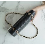 𝐂𝐇𝐀𝐍𝐄𝐋 Classic Flap France 🇫🇷 𝐇𝐚𝐚𝐬 Original Caviar 🐂 Original Lychee 🐂 Medium Gold Buckle 🖤 Black