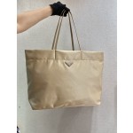 𝐏𝐑𝐀𝐃𝐀 Tote bag 1BG107