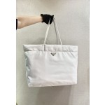 𝐏𝐑𝐀𝐃𝐀 Tote bag 1BG107