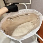 𝐏𝐑𝐀𝐃𝐀 Tote bag 1BG107