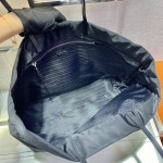 𝐏𝐑𝐀𝐃𝐀 Tote bag 1BG107