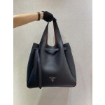 𝐏𝐑𝐀𝐃𝐀 New shopping bags