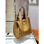 𝐏𝐑𝐀𝐃𝐀 New shopping bags