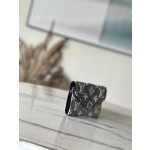 𝐋𝐎𝐔𝐈𝐒 𝐕𝐔𝐈𝐓𝐓𝐎𝐍    M81859