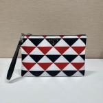 𝐏𝐑𝐀𝐃𝐀 2NH006 Triangle print clutch bag