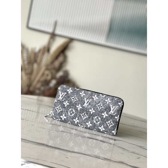 𝐋𝐎𝐔𝐈𝐒 𝐕𝐔𝐈𝐓𝐓𝐎𝐍   M81858