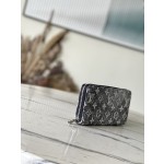 𝐋𝐎𝐔𝐈𝐒 𝐕𝐔𝐈𝐓𝐓𝐎𝐍   M81858