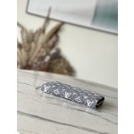 𝐋𝐎𝐔𝐈𝐒 𝐕𝐔𝐈𝐓𝐓𝐎𝐍   M81858