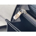 𝐋𝐎𝐔𝐈𝐒 𝐕𝐔𝐈𝐓𝐓𝐎𝐍   M81858