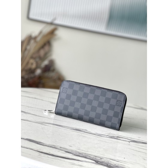 𝐋𝐎𝐔𝐈𝐒 𝐕𝐔𝐈𝐓𝐓𝐎𝐍    N41661