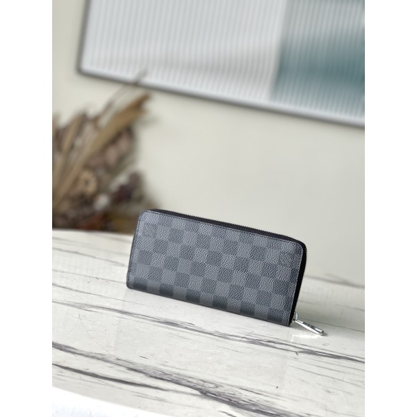 𝐋𝐎𝐔𝐈𝐒 𝐕𝐔𝐈𝐓𝐓𝐎𝐍    N63095