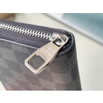 𝐋𝐎𝐔𝐈𝐒 𝐕𝐔𝐈𝐓𝐓𝐎𝐍    N63095