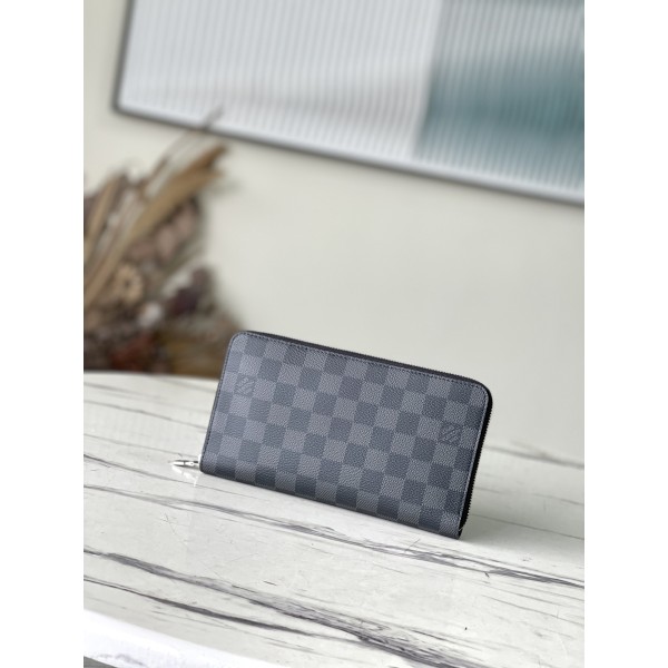 𝐋𝐎𝐔𝐈𝐒 𝐕𝐔𝐈𝐓𝐓𝐎𝐍   N60111