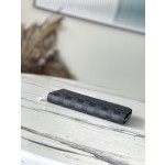 𝐋𝐎𝐔𝐈𝐒 𝐕𝐔𝐈𝐓𝐓𝐎𝐍   N60111