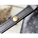 𝐋𝐎𝐔𝐈𝐒 𝐕𝐔𝐈𝐓𝐓𝐎𝐍     M22598