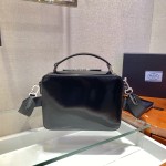 𝐏𝐑𝐀𝐃𝐀 New camera bag 2VH069