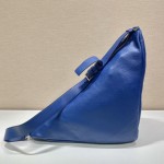 𝐏𝐑𝐀𝐃𝐀 Full leather large triangle bag 2VY007
