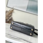 𝐋𝐎𝐔𝐈𝐒 𝐕𝐔𝐈𝐓𝐓𝐎𝐍   M51783