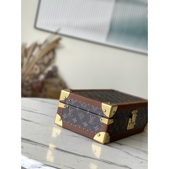 𝐋𝐎𝐔𝐈𝐒 𝐕𝐔𝐈𝐓𝐓𝐎𝐍     M47641