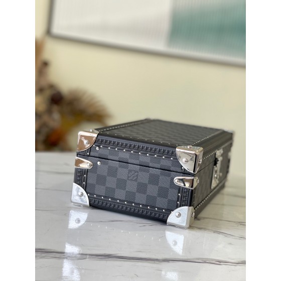 𝐋𝐎𝐔𝐈𝐒 𝐕𝐔𝐈𝐓𝐓𝐎𝐍     N48194