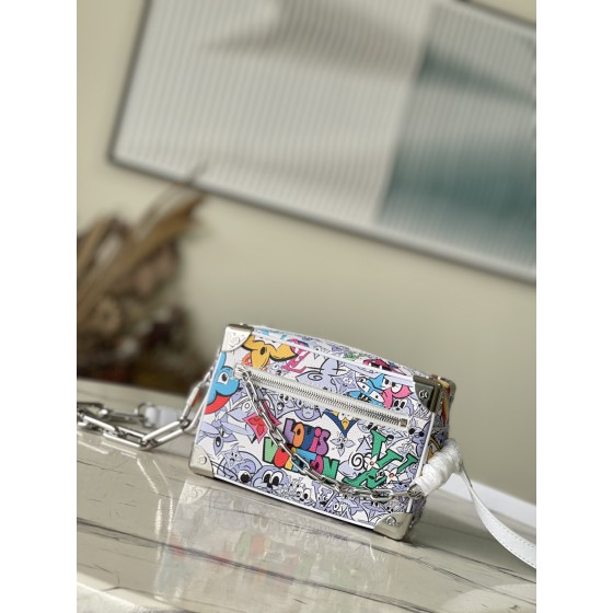 𝐋𝐎𝐔𝐈𝐒 𝐕𝐔𝐈𝐓𝐓𝐎𝐍   M82008