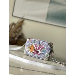 𝐋𝐎𝐔𝐈𝐒 𝐕𝐔𝐈𝐓𝐓𝐎𝐍   M82008