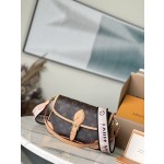 𝐋𝐎𝐔𝐈𝐒 𝐕𝐔𝐈𝐓𝐓𝐎𝐍    M45985