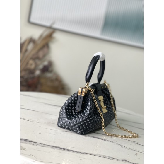 𝐋𝐎𝐔𝐈𝐒 𝐕𝐔𝐈𝐓𝐓𝐎𝐍     M22326