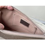 𝐋𝐎𝐔𝐈𝐒 𝐕𝐔𝐈𝐓𝐓𝐎𝐍      M81828