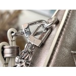 𝐋𝐎𝐔𝐈𝐒 𝐕𝐔𝐈𝐓𝐓𝐎𝐍      M81828