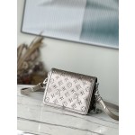 𝐋𝐎𝐔𝐈𝐒 𝐕𝐔𝐈𝐓𝐓𝐎𝐍    M21740