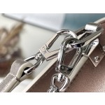 𝐋𝐎𝐔𝐈𝐒 𝐕𝐔𝐈𝐓𝐓𝐎𝐍    M21740