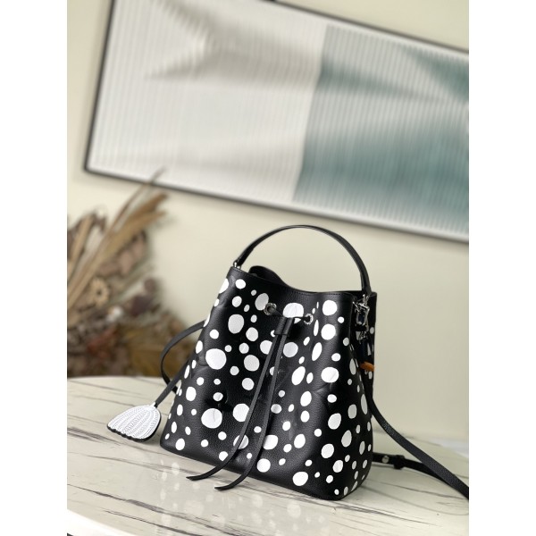 𝐋𝐎𝐔𝐈𝐒 𝐕𝐔𝐈𝐓𝐓𝐎𝐍      M21753