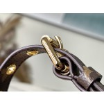 𝐋𝐎𝐔𝐈𝐒 𝐕𝐔𝐈𝐓𝐓𝐎𝐍     J14102